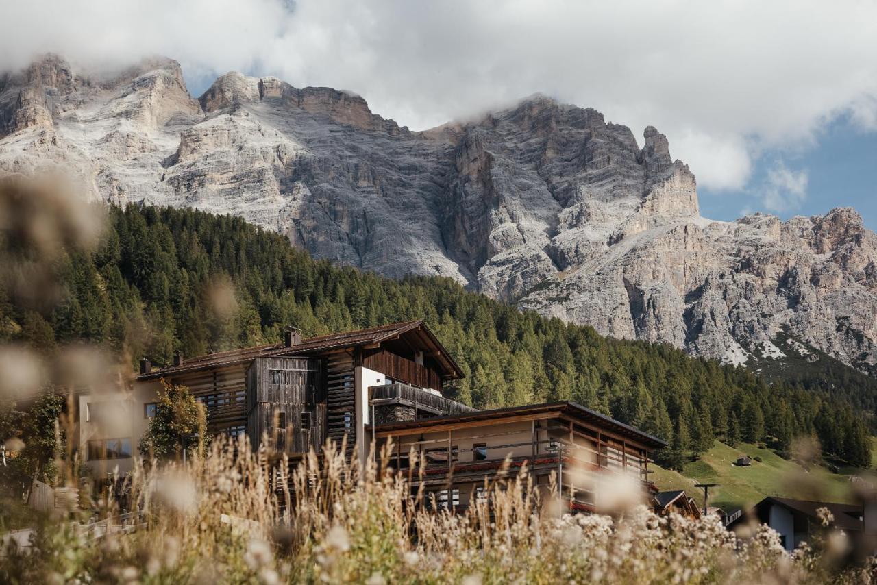 Lagacio Hotel Mountain Residence San Cassiano  Exteriör bild