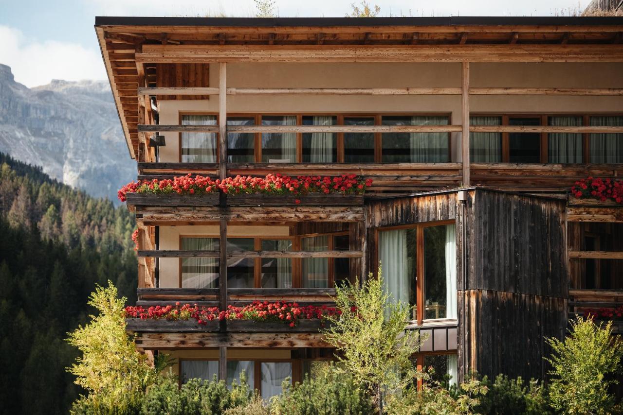 Lagacio Hotel Mountain Residence San Cassiano  Exteriör bild