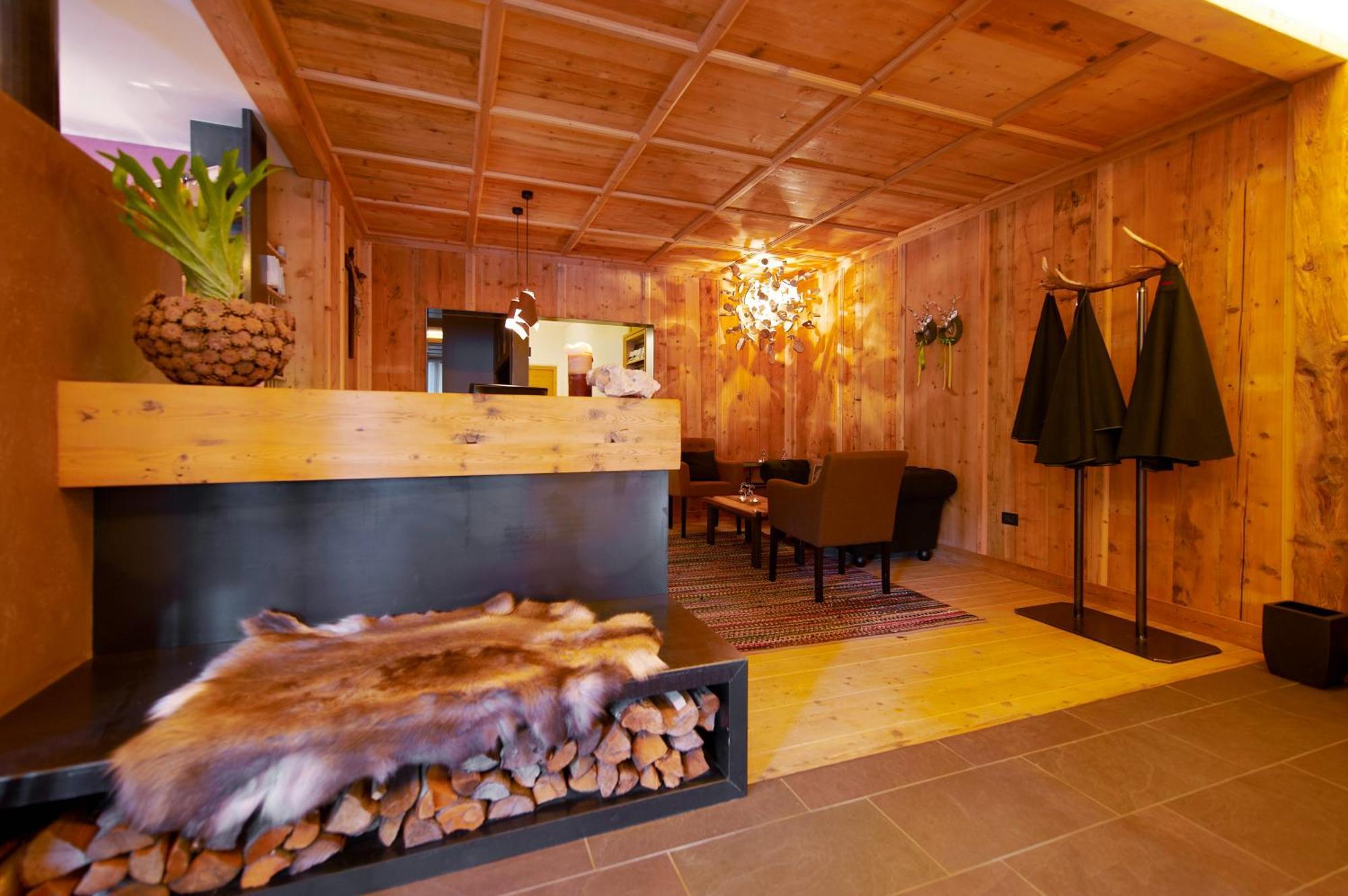 Lagacio Hotel Mountain Residence San Cassiano  Exteriör bild