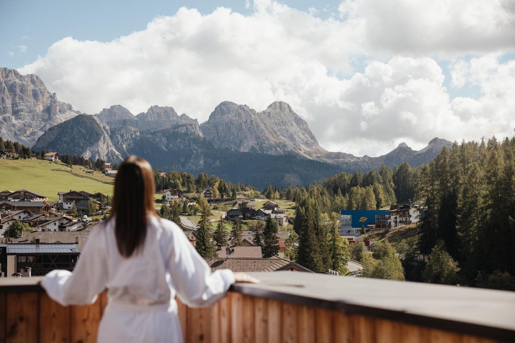 Lagacio Hotel Mountain Residence San Cassiano  Exteriör bild