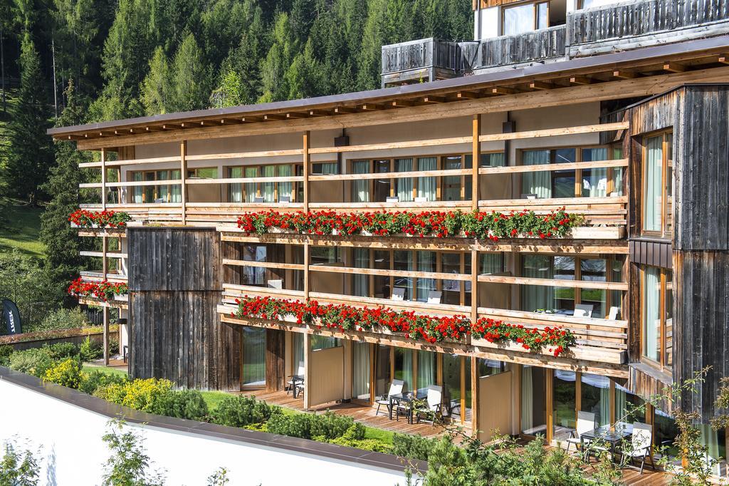 Lagacio Hotel Mountain Residence San Cassiano  Exteriör bild